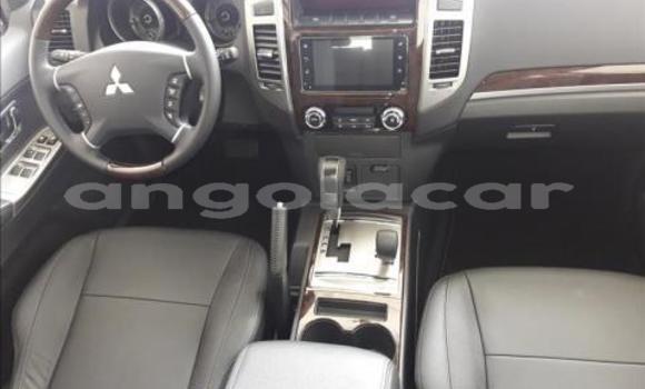 Comprar Usado Mitsubishi Pajero Branco Carro em Luena em Moxico Comprar Usado Mitsubishi Pajero Branco Carro em Luena em Moxico