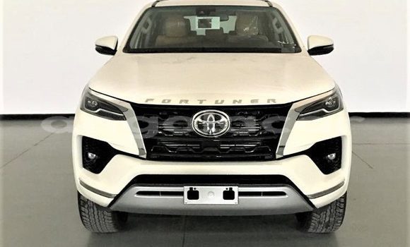 Buy Used Toyota Fortuner White Car in Luanda in Luanda Province Buy Used Toyota Fortuner White Car in Luanda in Luanda Province