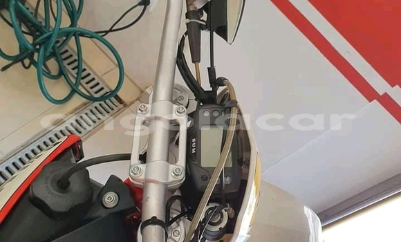 Comprar Novo Honda CRF Branco Moto em Luanda em Luanda Province Comprar Novo Honda CRF Branco Moto em Luanda em Luanda Province