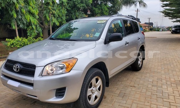 Comprar Usado Toyota RAV4 Prata Carro em Luanda em Luanda Province