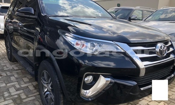 Acheter Occasion Voiture Toyota Fortuner Noir à Luena, Moxico