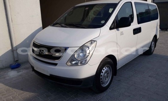 Comprar Usado Hyundai H1 Branco Carro em Luena em Moxico Comprar Usado Hyundai H1 Branco Carro em Luena em Moxico