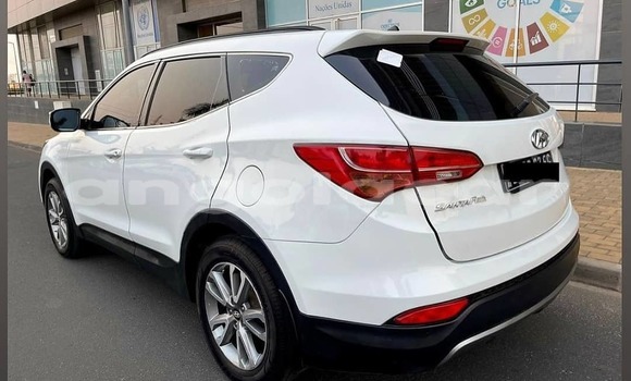 Buy Used Hyundai Santa Fe White Car in Luanda in Luanda Province Buy Used Hyundai Santa Fe White Car in Luanda in Luanda Province