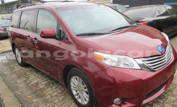 Acheter Occasion Voiture Toyota Sienna Rouge à Luanda, Province de Luanda