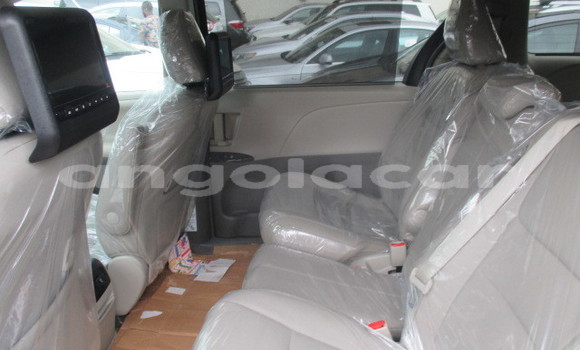 Comprar Usado Toyota Sienna Vermelho Carro em Luanda em Luanda Province Comprar Usado Toyota Sienna Vermelho Carro em Luanda em Luanda Province