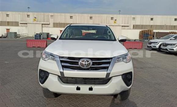 Buy Used Toyota Fortuner White Car in Luanda in Luanda Province Buy Used Toyota Fortuner White Car in Luanda in Luanda Province