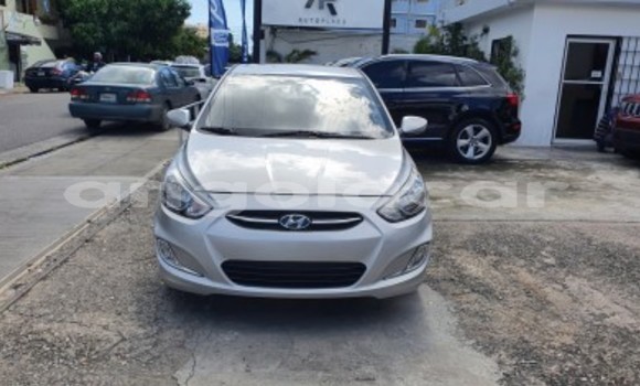 Buy Used Hyundai Accent Silver Car in Luanda in Luanda Province