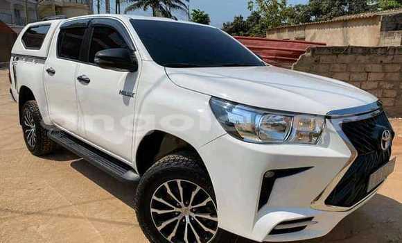 Comprar Usado Toyota Hilux Branco Carro em Luena em Moxico