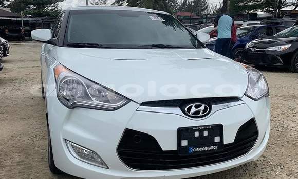 Comprar Usado Hyundai Veloster Branco Carro em Luena em Moxico Comprar Usado Hyundai Veloster Branco Carro em Luena em Moxico