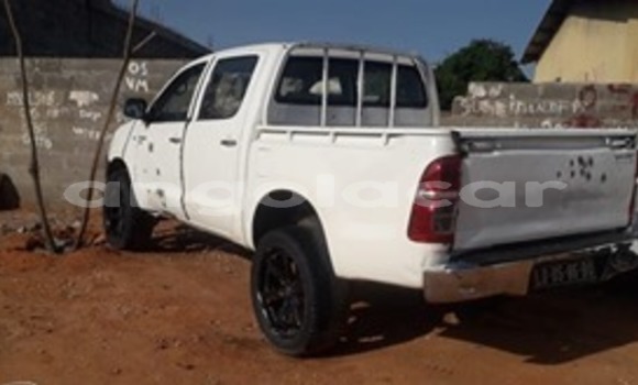 Acheter Occasion Voiture Toyota Hilux Blanc à Luanda, Province de Luanda Acheter Occasion Voiture Toyota Hilux Blanc à Luanda, Province de Luanda