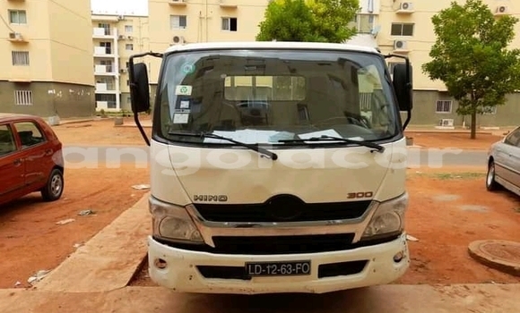 Buy Used Toyota Urban Cruiser White Car in Luanda in Luanda Province Buy Used Toyota Urban Cruiser White Car in Luanda in Luanda Province