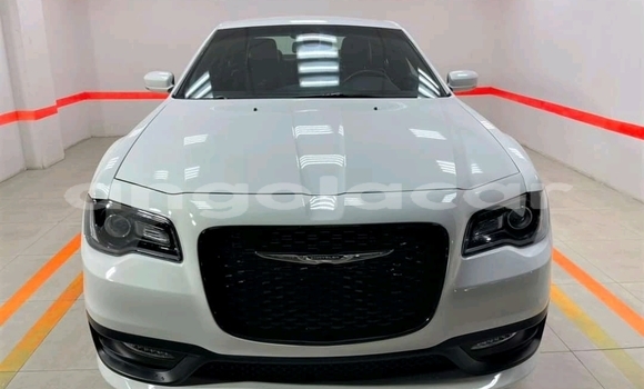 Acheter Occasion Voiture Chrysler 300 Blanc à N'dalatando, Province de Cuanza Norte Acheter Occasion Voiture Chrysler 300 Blanc à N'dalatando, Province de Cuanza Norte