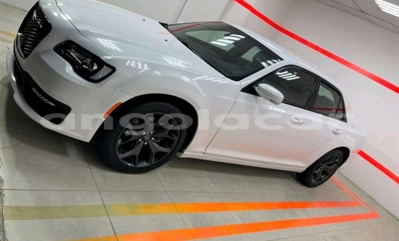 Comprar Usado Chrysler 300 Branco Carro em N’dalatando em Cuanza Norte Province Comprar Usado Chrysler 300 Branco Carro em N’dalatando em Cuanza Norte Province