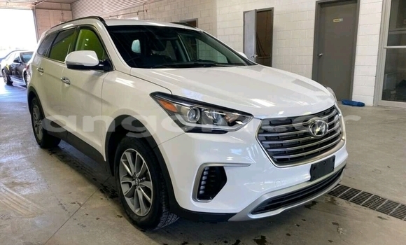 Buy Used Hyundai Santa Fe White Car in Luanda in Luanda Province Buy Used Hyundai Santa Fe White Car in Luanda in Luanda Province