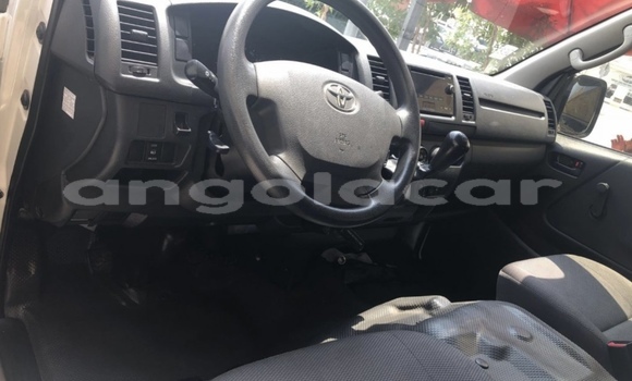 Buy Used Toyota Hiace White Car in Luanda in Luanda Province Buy Used Toyota Hiace White Car in Luanda in Luanda Province