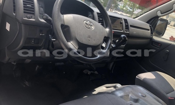 Buy Used Toyota Hiace White Car in Luanda in Luanda Province Buy Used Toyota Hiace White Car in Luanda in Luanda Province