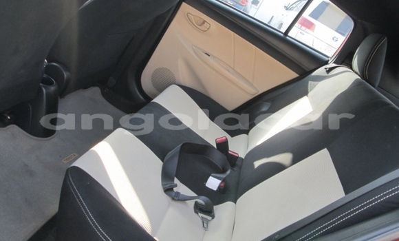 Acheter Occasion Voiture Toyota Yaris Rouge à Luanda, Province de Luanda Acheter Occasion Voiture Toyota Yaris Rouge à Luanda, Province de Luanda