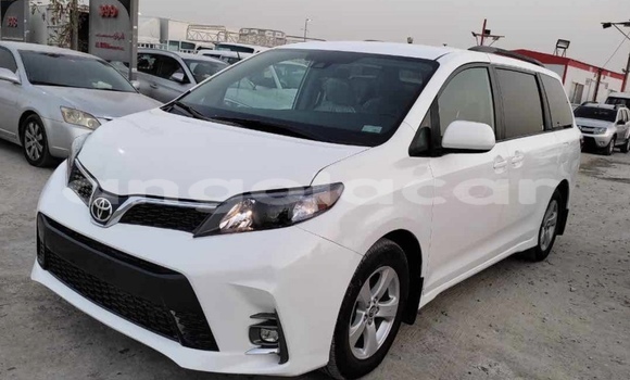 Acheter Occasion Voiture Toyota Sienna Blanc à Luanda, Province de Luanda Acheter Occasion Voiture Toyota Sienna Blanc à Luanda, Province de Luanda