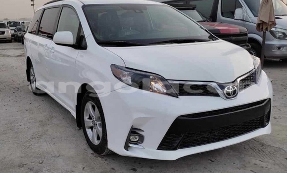 Acheter Occasion Voiture Toyota Sienna Blanc à Luanda, Province de Luanda Acheter Occasion Voiture Toyota Sienna Blanc à Luanda, Province de Luanda