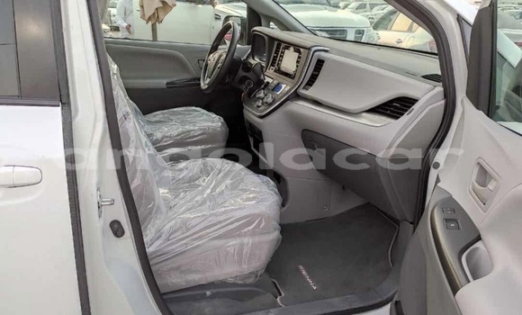 Acheter Occasion Voiture Toyota Sienna Blanc à Luanda, Province de Luanda Acheter Occasion Voiture Toyota Sienna Blanc à Luanda, Province de Luanda