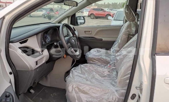 Acheter Occasion Voiture Toyota Sienna Blanc à Luanda, Province de Luanda Acheter Occasion Voiture Toyota Sienna Blanc à Luanda, Province de Luanda