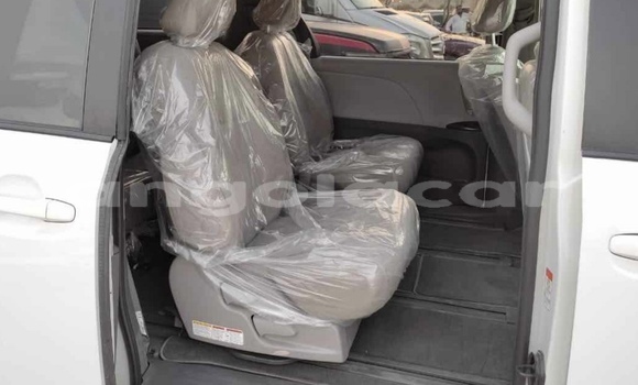 Acheter Occasion Voiture Toyota Sienna Blanc à Luanda, Province de Luanda Acheter Occasion Voiture Toyota Sienna Blanc à Luanda, Province de Luanda