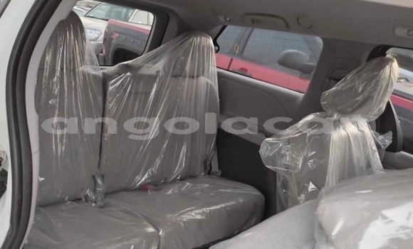 Acheter Occasion Voiture Toyota Sienna Blanc à Luanda, Province de Luanda Acheter Occasion Voiture Toyota Sienna Blanc à Luanda, Province de Luanda