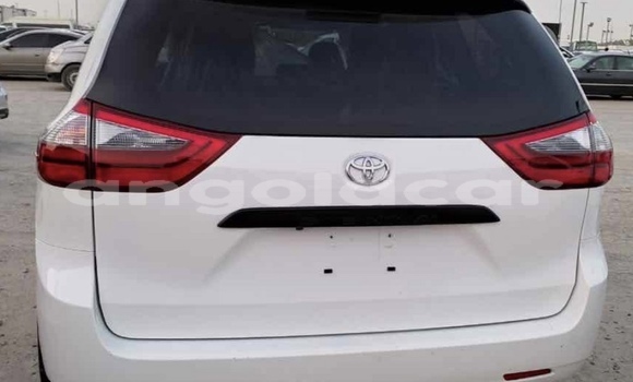 Acheter Occasion Voiture Toyota Sienna Blanc à Luanda, Province de Luanda Acheter Occasion Voiture Toyota Sienna Blanc à Luanda, Province de Luanda