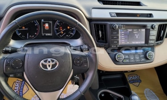 Comprar Usado Toyota RAV4 Vermelho Carro em Luanda em Luanda Province Comprar Usado Toyota RAV4 Vermelho Carro em Luanda em Luanda Province