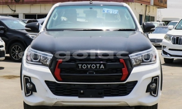 Buy Used Toyota Hilux White Car in Luanda in Luanda Province