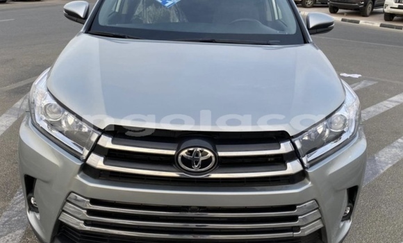 Buy Used Toyota Highlander Other Car in Luanda in Luanda Province