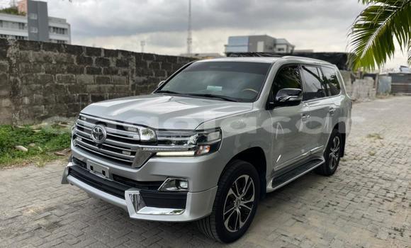 Buy Used Toyota Land Cruiser White Car in Luanda in Luanda Province