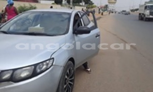 Acheter Occasion Voiture Kia Cerato Gris à Luanda, Province de Luanda Acheter Occasion Voiture Kia Cerato Gris à Luanda, Province de Luanda
