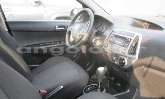 Comprar Usado Hyundai i20 Prata Carro em N'zeto em Zaire Comprar Usado Hyundai i20 Prata Carro em N'zeto em Zaire