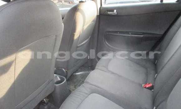 Comprar Usado Hyundai i20 Prata Carro em N'zeto em Zaire Comprar Usado Hyundai i20 Prata Carro em N'zeto em Zaire