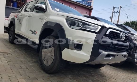 Comprar Usado Toyota Hilux Branco Carro em Luanda em Luanda Province