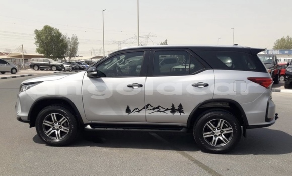 Acheter Occasion Voiture Toyota Fortuner Gris à Luanda, Province de Luanda Acheter Occasion Voiture Toyota Fortuner Gris à Luanda, Province de Luanda