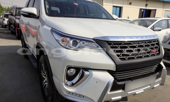 Buy Used Toyota Fortuner White Car in Luanda in Luanda Province Buy Used Toyota Fortuner White Car in Luanda in Luanda Province