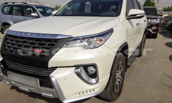 Buy Used Toyota Fortuner White Car in Luanda in Luanda Province Buy Used Toyota Fortuner White Car in Luanda in Luanda Province