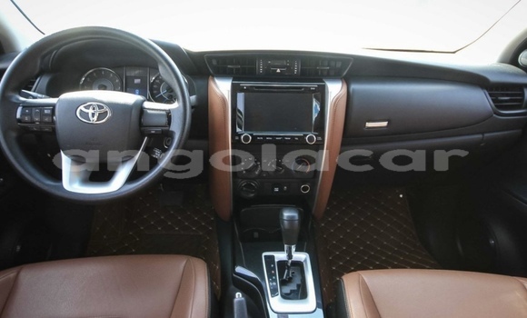Buy Used Toyota Fortuner White Car in Luanda in Luanda Province Buy Used Toyota Fortuner White Car in Luanda in Luanda Province