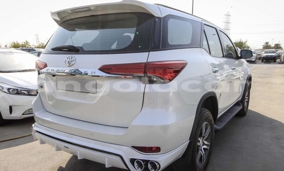 Buy Used Toyota Fortuner White Car in Luanda in Luanda Province Buy Used Toyota Fortuner White Car in Luanda in Luanda Province