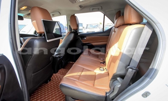 Buy Used Toyota Fortuner White Car in Luanda in Luanda Province Buy Used Toyota Fortuner White Car in Luanda in Luanda Province