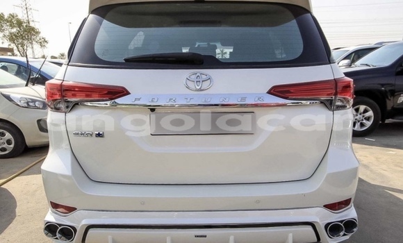 Buy Used Toyota Fortuner White Car in Luanda in Luanda Province Buy Used Toyota Fortuner White Car in Luanda in Luanda Province
