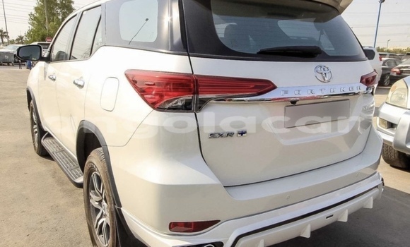 Buy Used Toyota Fortuner White Car in Luanda in Luanda Province Buy Used Toyota Fortuner White Car in Luanda in Luanda Province