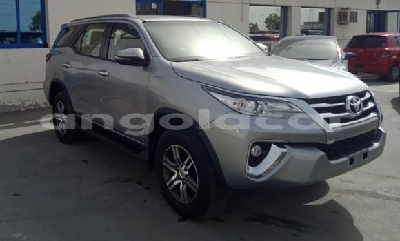 Comprar Usado Toyota Fortuner Prata Carro em Luanda em Luanda Province Comprar Usado Toyota Fortuner Prata Carro em Luanda em Luanda Province