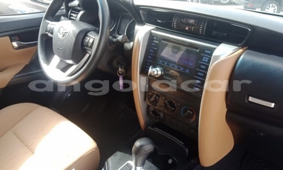 Comprar Usado Toyota Fortuner Prata Carro em Luanda em Luanda Province Comprar Usado Toyota Fortuner Prata Carro em Luanda em Luanda Province