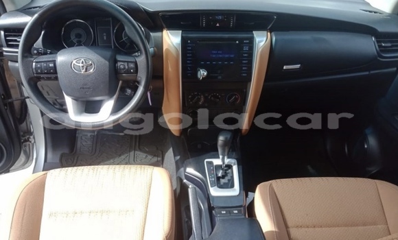 Comprar Usado Toyota Fortuner Prata Carro em Luanda em Luanda Province Comprar Usado Toyota Fortuner Prata Carro em Luanda em Luanda Province