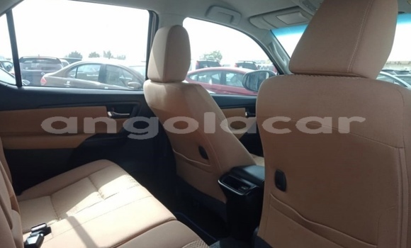 Comprar Usado Toyota Fortuner Prata Carro em Luanda em Luanda Province Comprar Usado Toyota Fortuner Prata Carro em Luanda em Luanda Province
