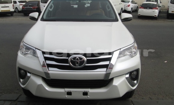 Comprar Usado Toyota Fortuner Branco Carro em Luanda em Luanda Province Comprar Usado Toyota Fortuner Branco Carro em Luanda em Luanda Province