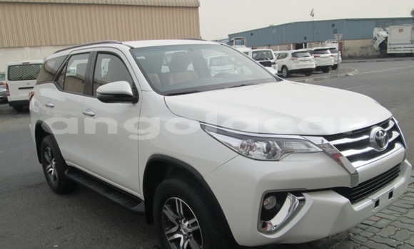 Acheter Occasion Voiture Toyota Fortuner Blanc à Luanda, Province de Luanda Acheter Occasion Voiture Toyota Fortuner Blanc à Luanda, Province de Luanda